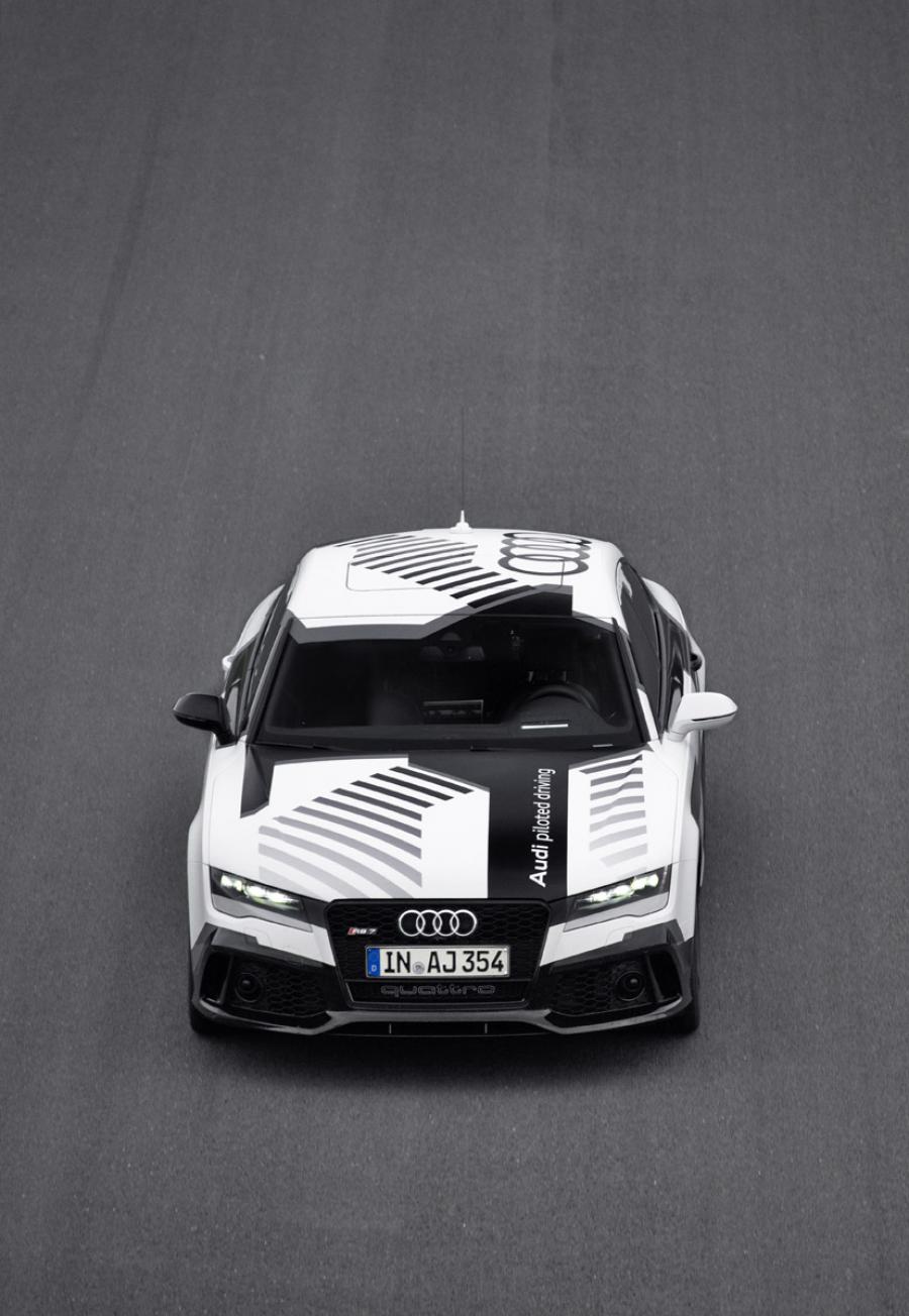  Audi RS7 Sportback Piloted Driving Concept 2014 года  (фото 2 из 22)